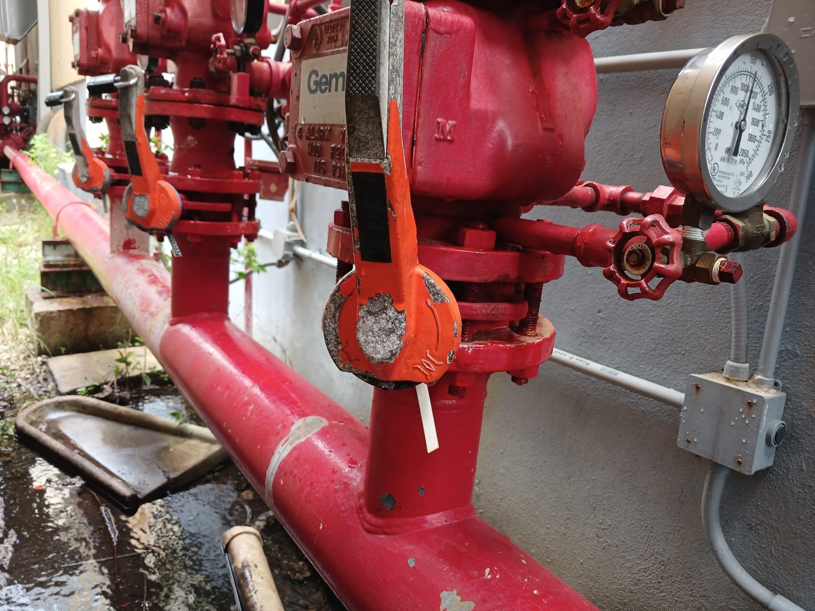 Fire suppression system piping and pressure gauges